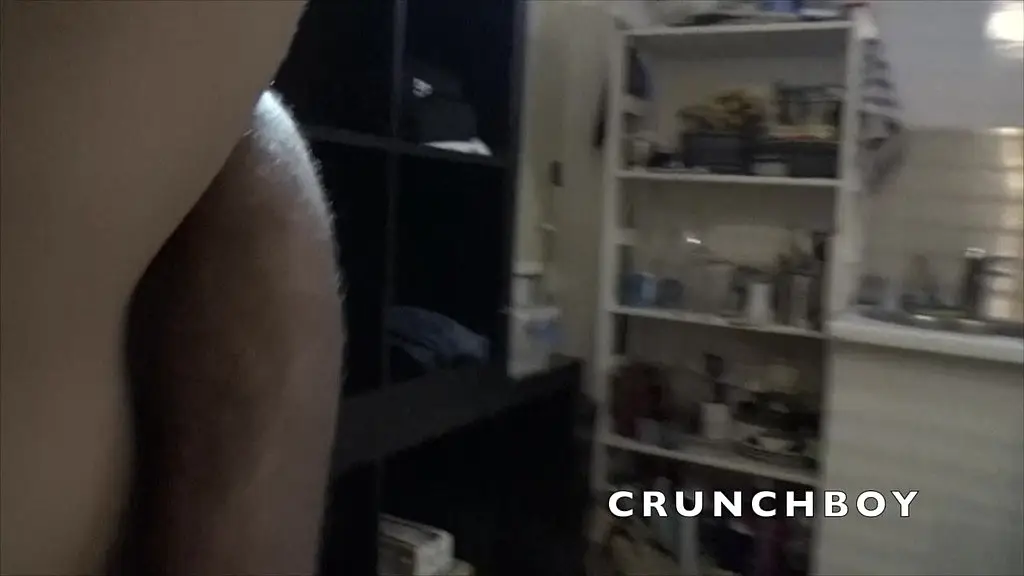 jeune latino se fait baiser par une bite enorme