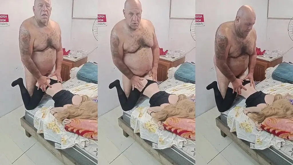 loira de 24 anos gostosa na cama mas ela prefere coroas ela disse que com maduros goza mais facil e e muito gostoso