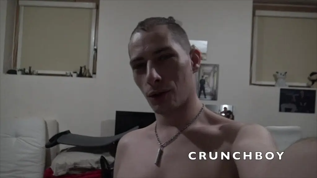 hetero baise son pote gay en mode bareback juste pour se vider les couilles