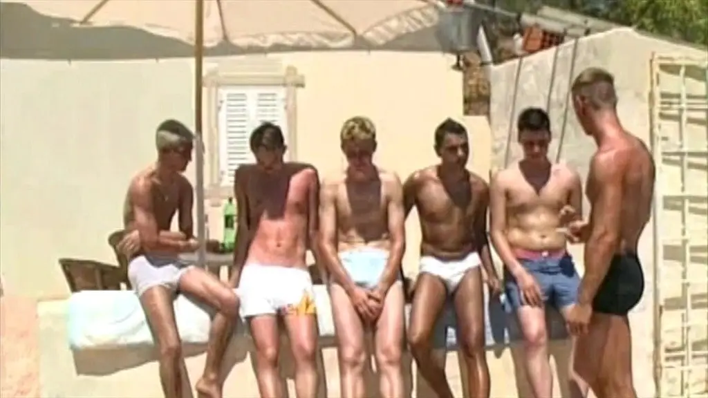 hetero baise son pote gay en mode bareback juste pour se vider les couilles