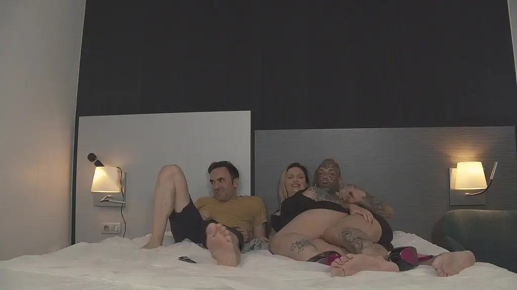 horny blonde fucks tattooed guy and squirts on his fase