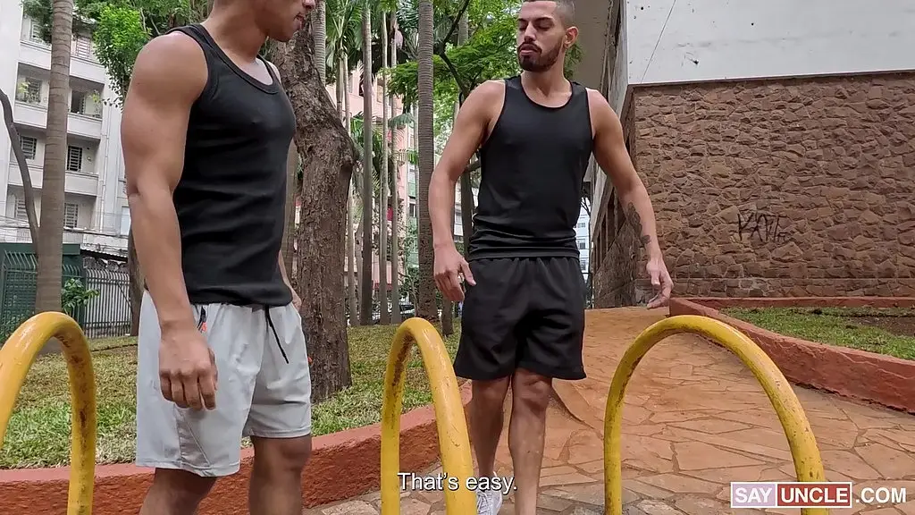 paguei dois gostosos da praca pra me fuder - parte i