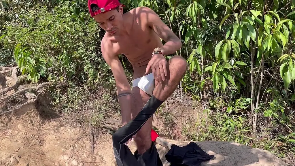 i was walking and ended up masturbating in a public place