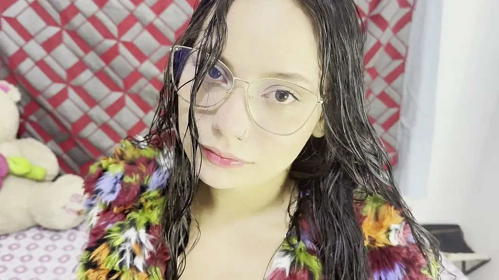 hermanastro de la tierna influencer colombiana kitty dj de cara inocente se transforma en puta caliente en su debut porno y se entrega como una perra insaciable - escandalo viral