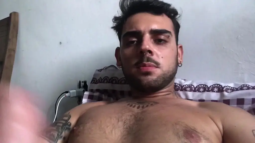 lukinhas tomando a propria porra completo