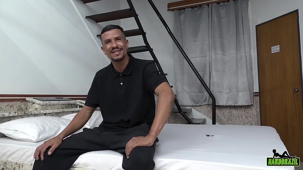 a ninfeta carolina carioca na sua primeira cena de debutantes do porno com rob carvalho