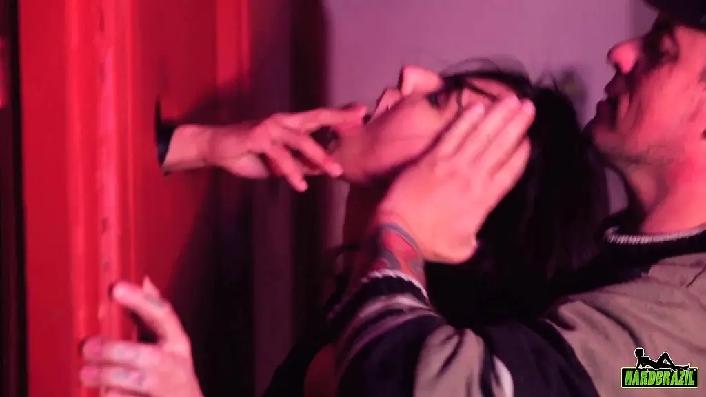 ao se deliciar vendo outro casal eles resolvem fazer um menage picante - pernocas - nick fox