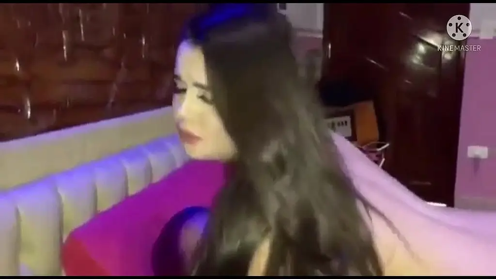 branquinha novinha linda dando a buceta para o favelado do morro