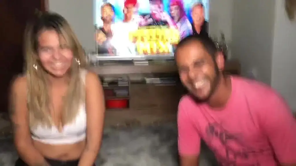 jogo verdade ou consequencia termina em surubao entre amigos