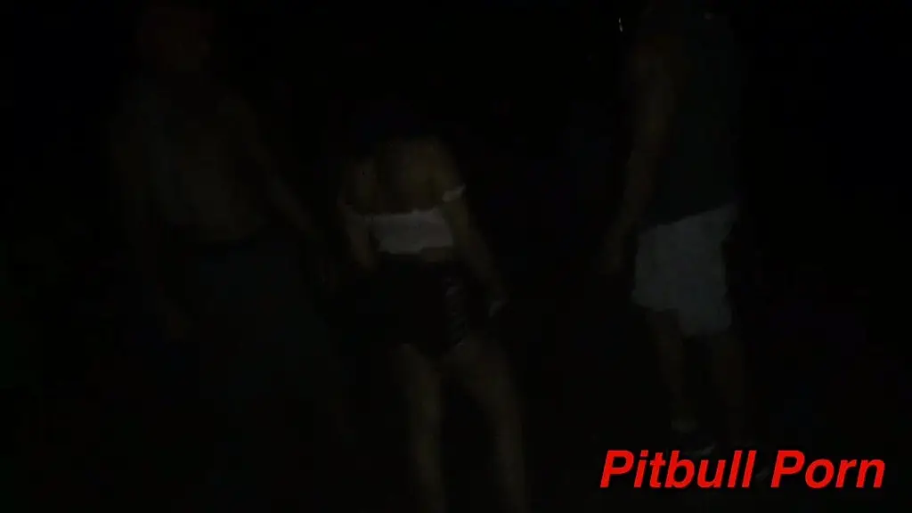 tava dando um role com o ksal hot e decidimos fuder na rua foi uma suruba gostosa