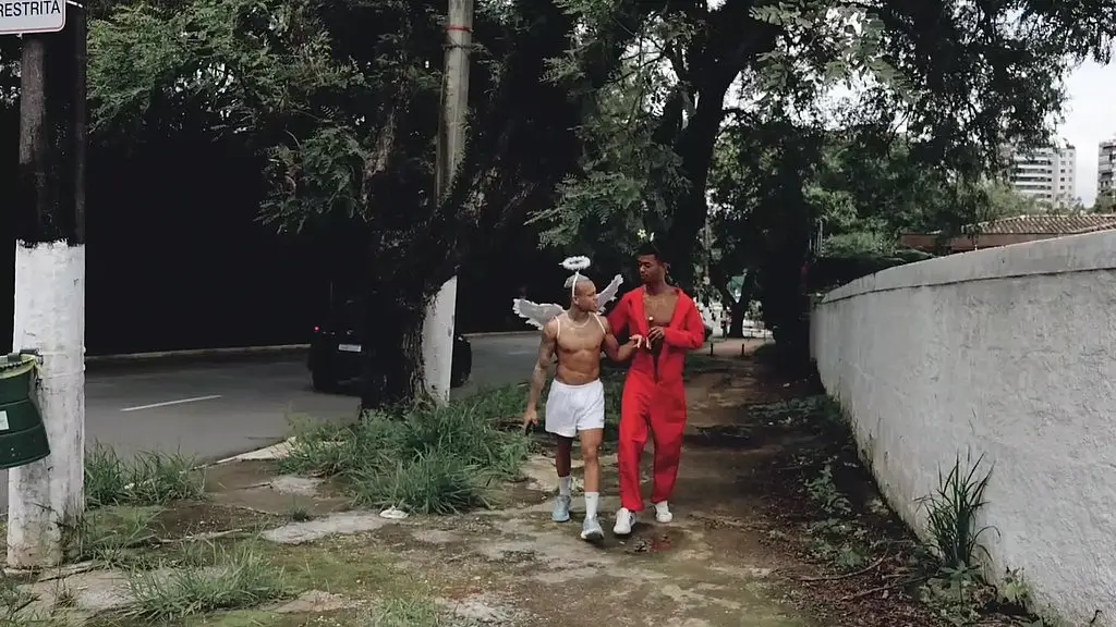 nao fiquei com ninguem no carnavrau, entao peguei o meu amigo
