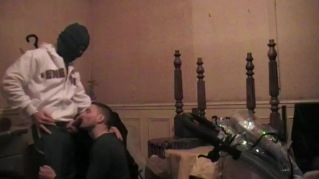 3 шлюхи трахаются с доминированием гангстера