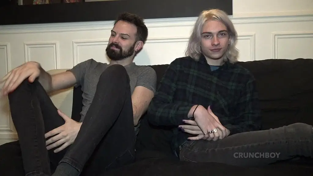 jeune minet baise par un beau barbu hetero