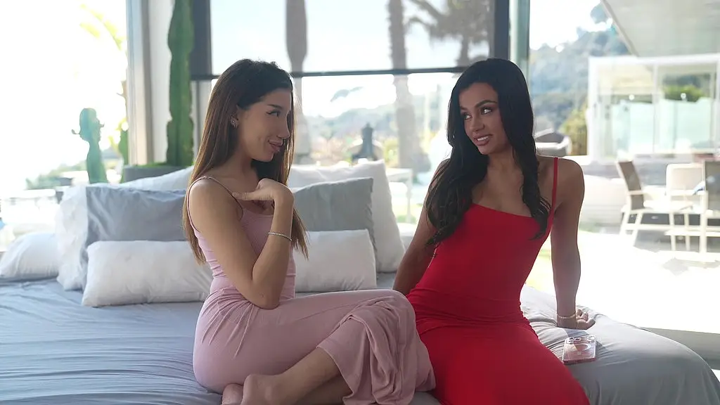 martina smeraldi y laylascarlett se follan a un negro con 22cm de polla video inedito