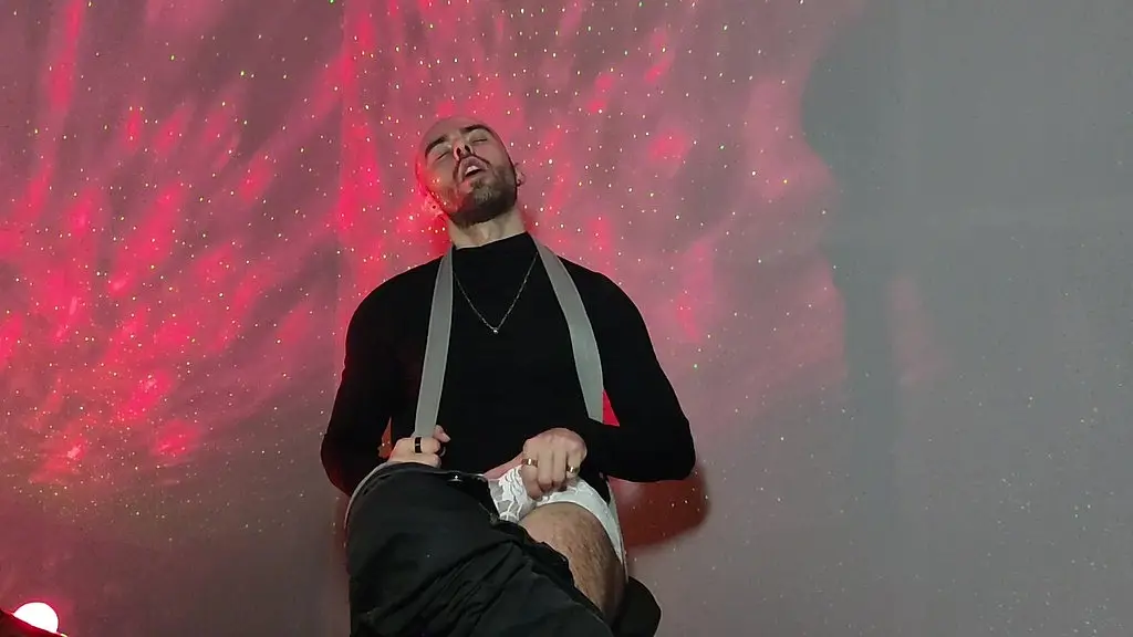 hairy gothic man jerking off in the red dark room - louis ferdinando (full video)