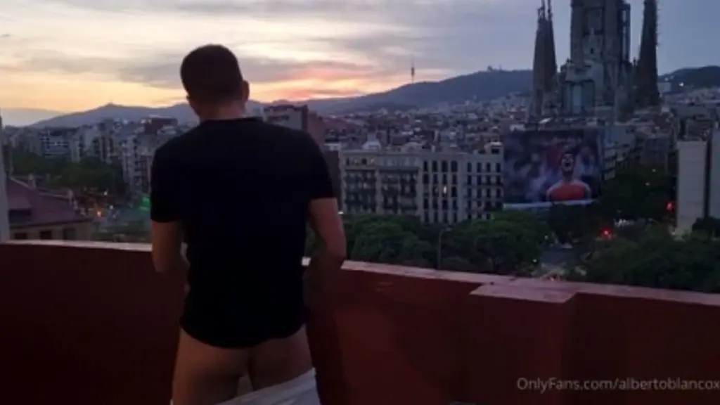 sexo en publico con vistas a la sagrada familia   public sex with a view of the sagrada familia  