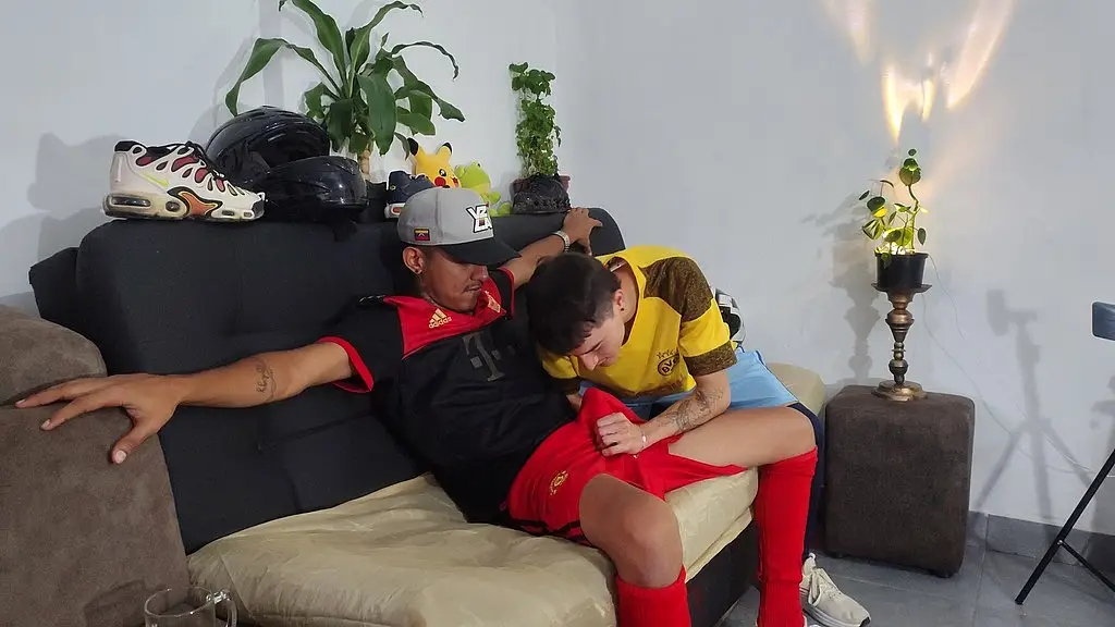 me trago el pene del heterosexual