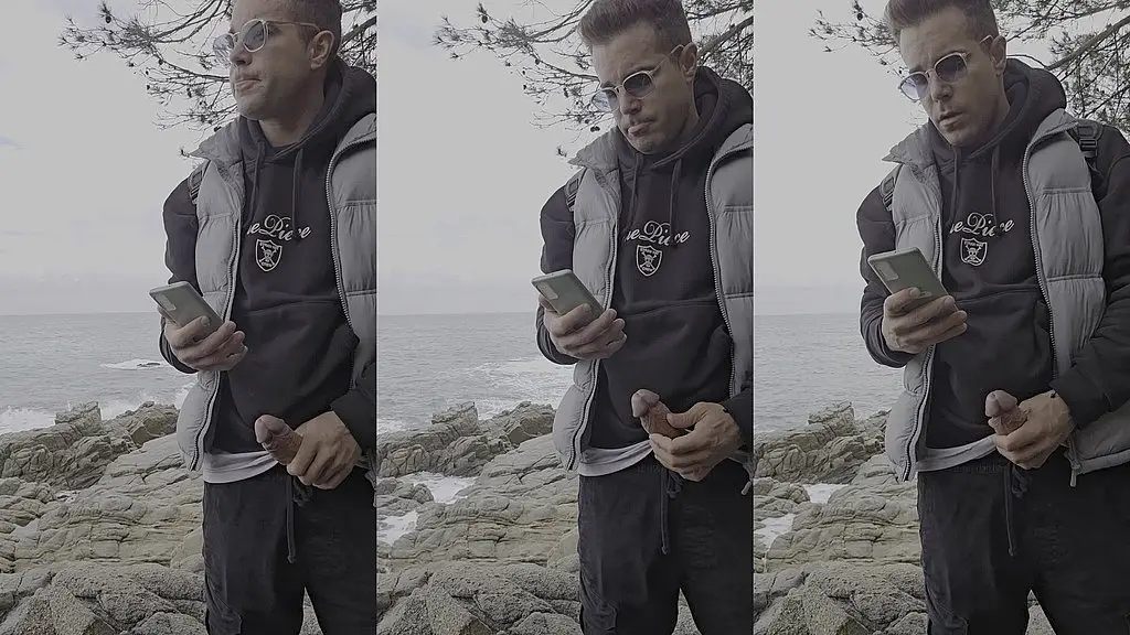 jerk off in public !! in the sea