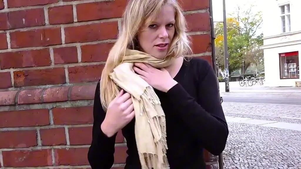 getting caught in public: hot blonde babe