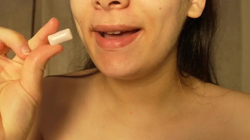 indian stepsister chews gum and blows bubble gum and shows her big tits while playing with her gum and big tits