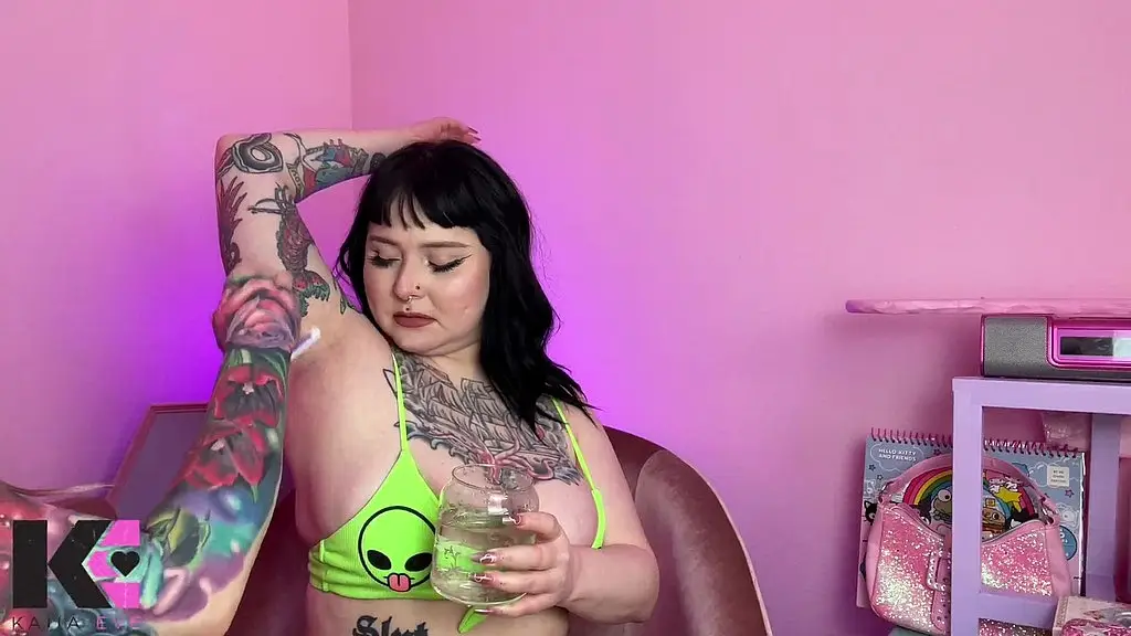 goddess kaiia shaves olivia s hairy arm pits