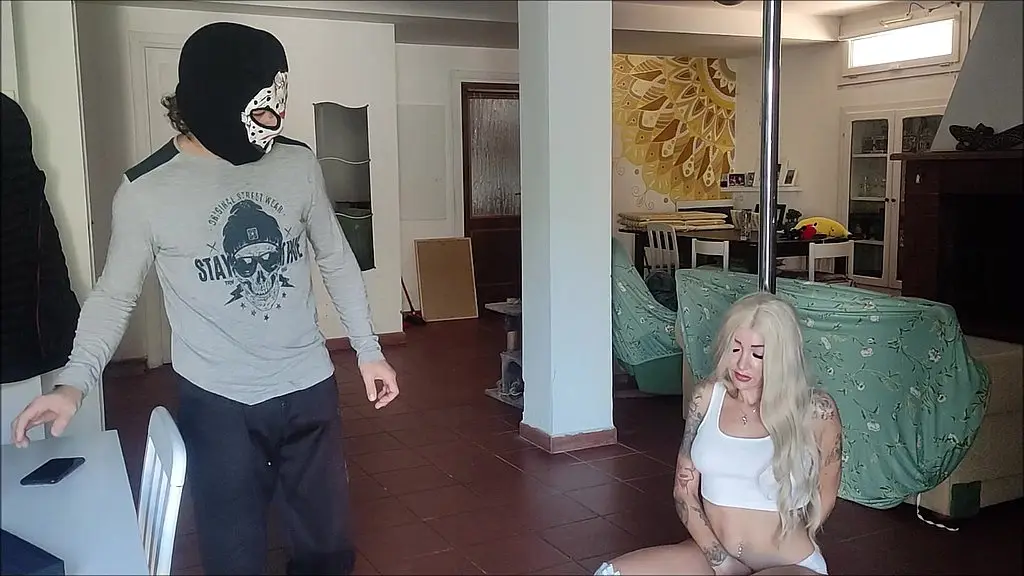 sexy pole dancer blowjob!!