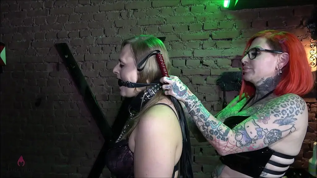 strenge strap-on erziehung!!! mein erstes mal bei einer domina!