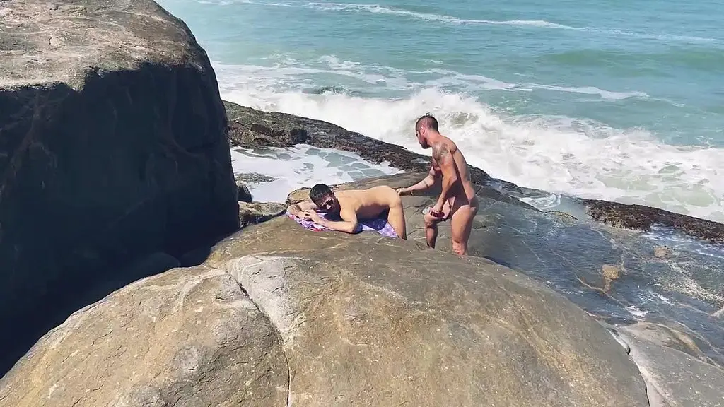 rick paixao e fernando brutto na praia de abrico