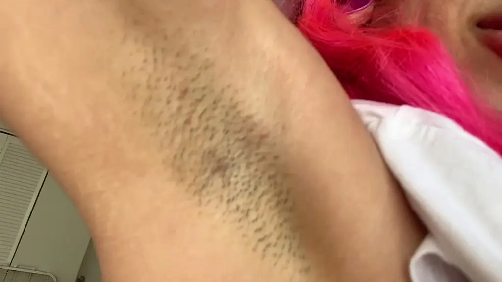 nali marie sweaty armpits wet spit play boob bouncing