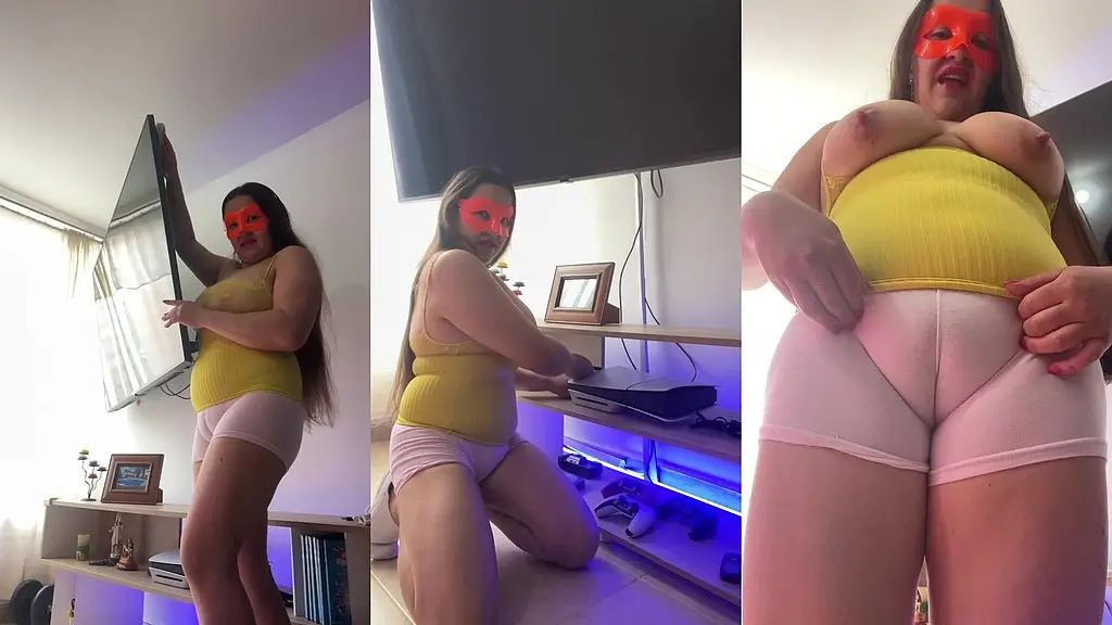 empleada puta exhibe su enorme vagina a su jefe quiere un aumento de sueldo y esta dispuesta a tragar verga