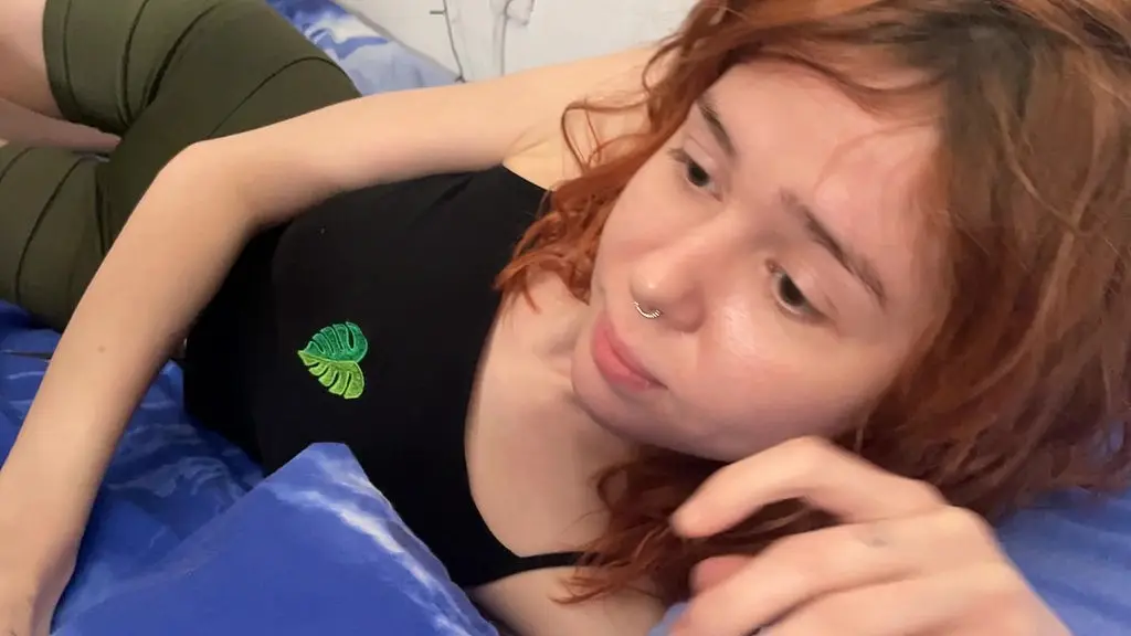 elizabeth redhead amateur 22 yrs big tits gives pov blowjob