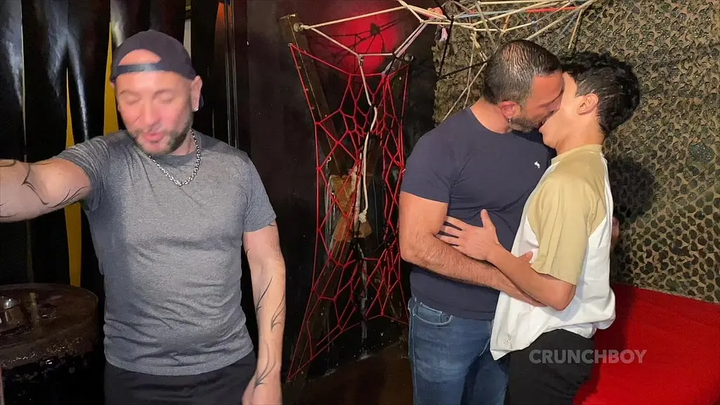 bareback porn in club cruising from barcelone with pornstars