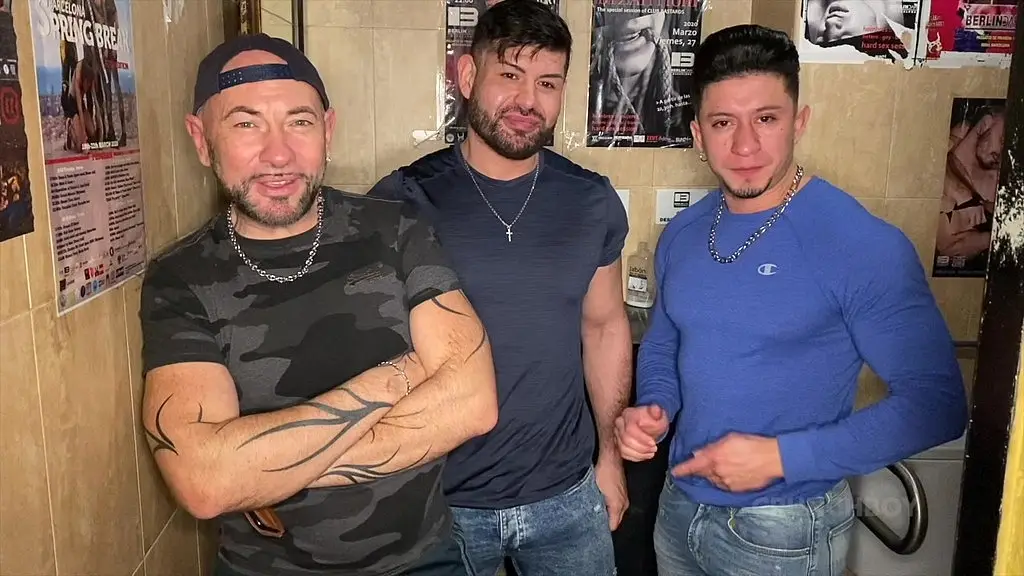 bareback porn in club cruising from barcelone with pornstars