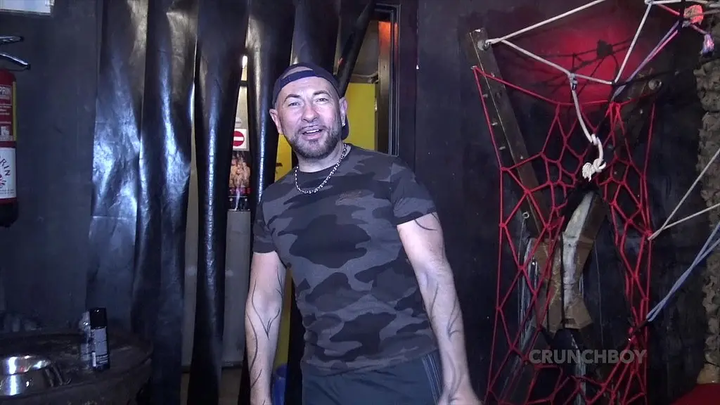 bareback porn in club cruising from barcelone with pornstars
