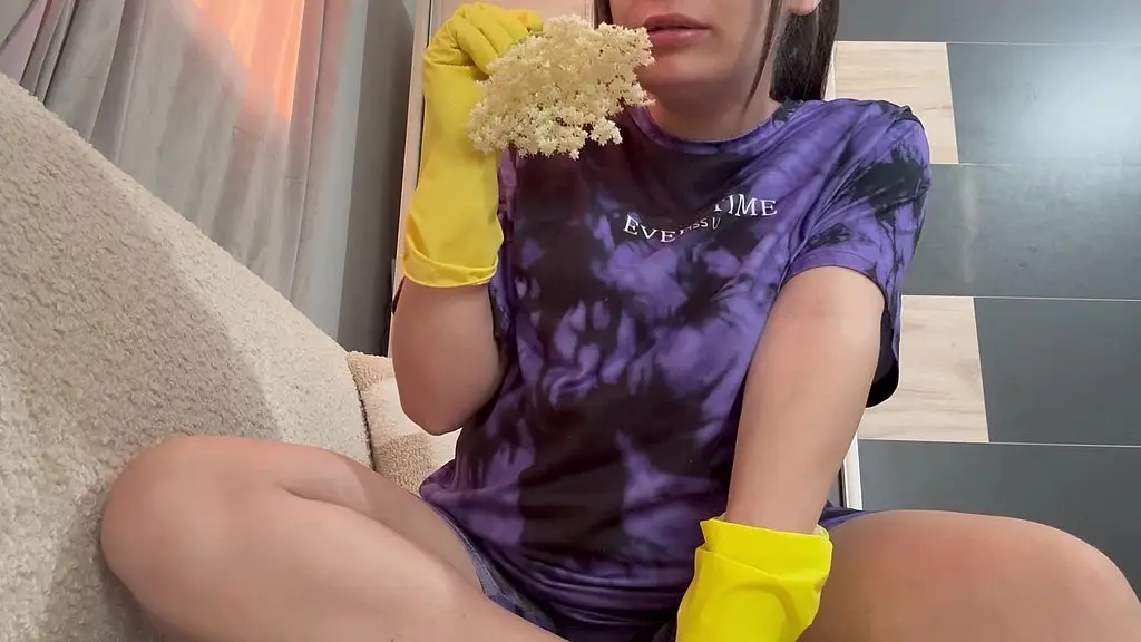 i m allergic to elderflower. suddenly my sneezing from masturbating stopped.