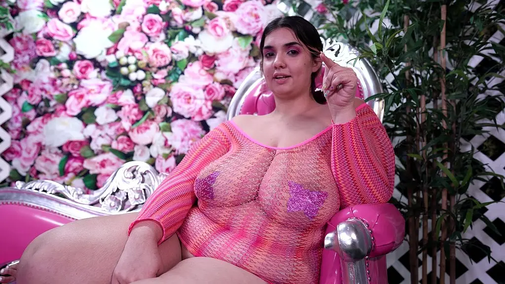 cute fat babe rose d kush provides for herself jm1004