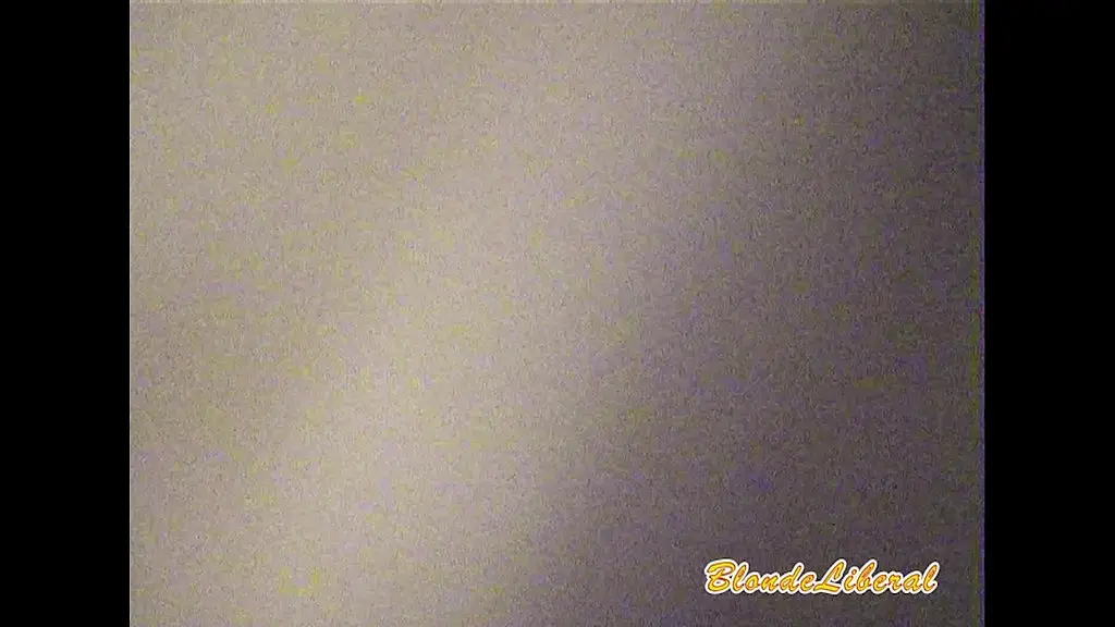 meu amigo enfiou o pau dele e dois consolos na minha buceta, em video das antigas.