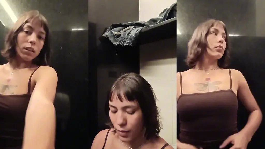 tirando a roupa dentro do banheiro ( com gente perto )