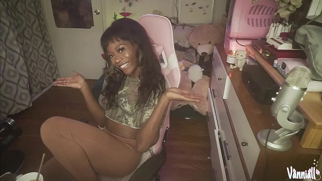 transparent fleshlight cock milking - trans girl vanniall stuffs her bbc in clear toy and cums on her own face! full cam show