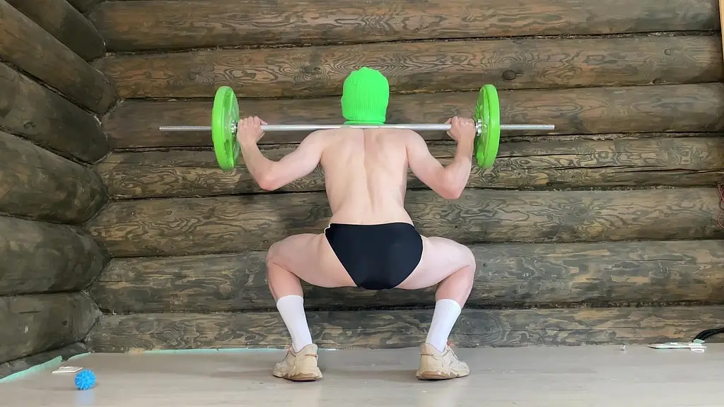 the sexy guy works out