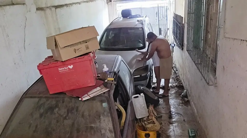sapatao fazendo 100% anal na oficina