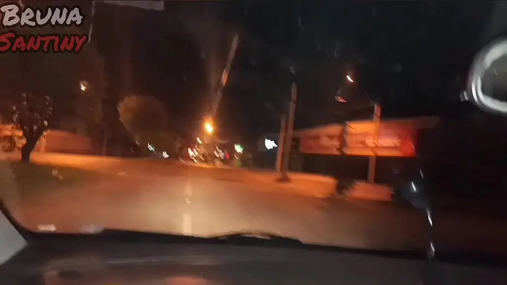 safada pede carona pro amigo e entra pelada ja cai de boca no pau dele e pede pra foder ela nas ruas goiania