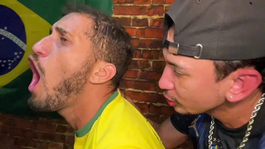 torcedores aproveitando intervalo do jogo pra meter gostoso. - part01