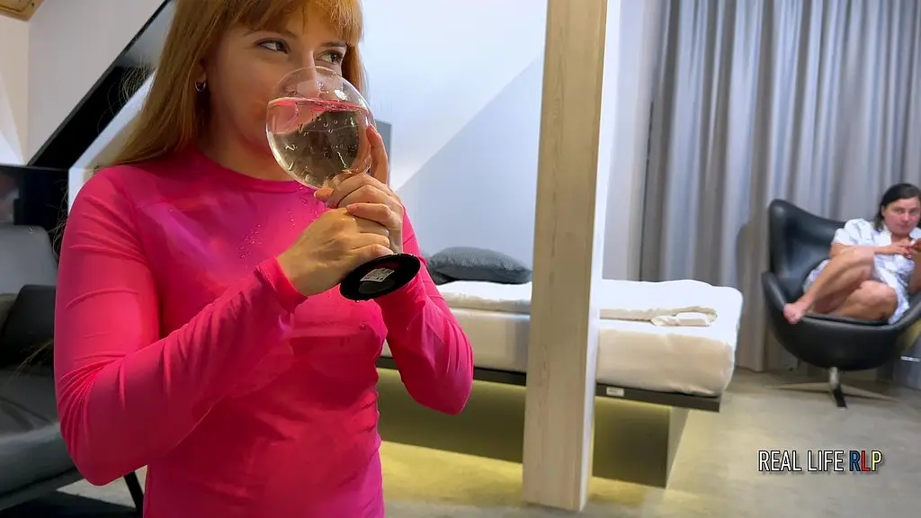 rlp 97: sexy brazilian cintia lara piss drinking.