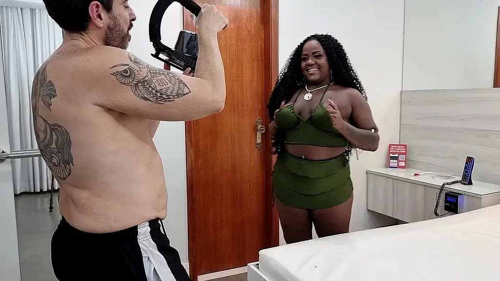 bastidores da gravacao com nego black brochando e tendo que fazer o papel de corno enquanto jr doidera fodeu a safada sozinho