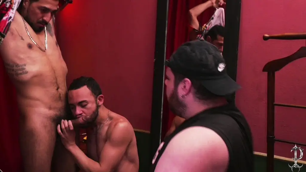 barbeiro maloka do pau grosso mete no cu dos clientes da quebrada (dobradinha profanus barbearia ep2 & ep1 completos)