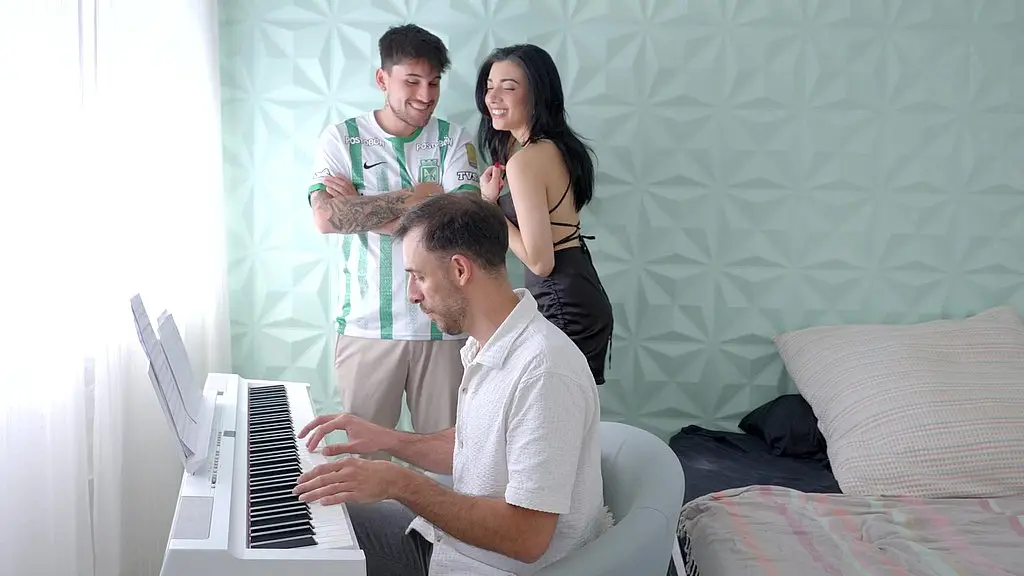 my cuckold boyfriend wants to have a threesome with his best friend: dp, anal creampie! full 4k video