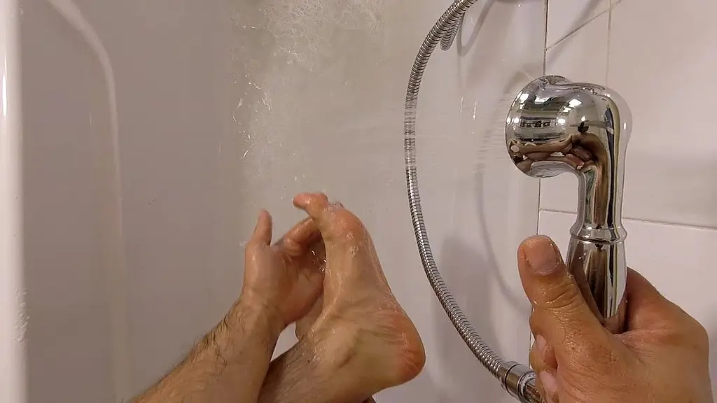 gianni ginestra pees himself in the bathtub