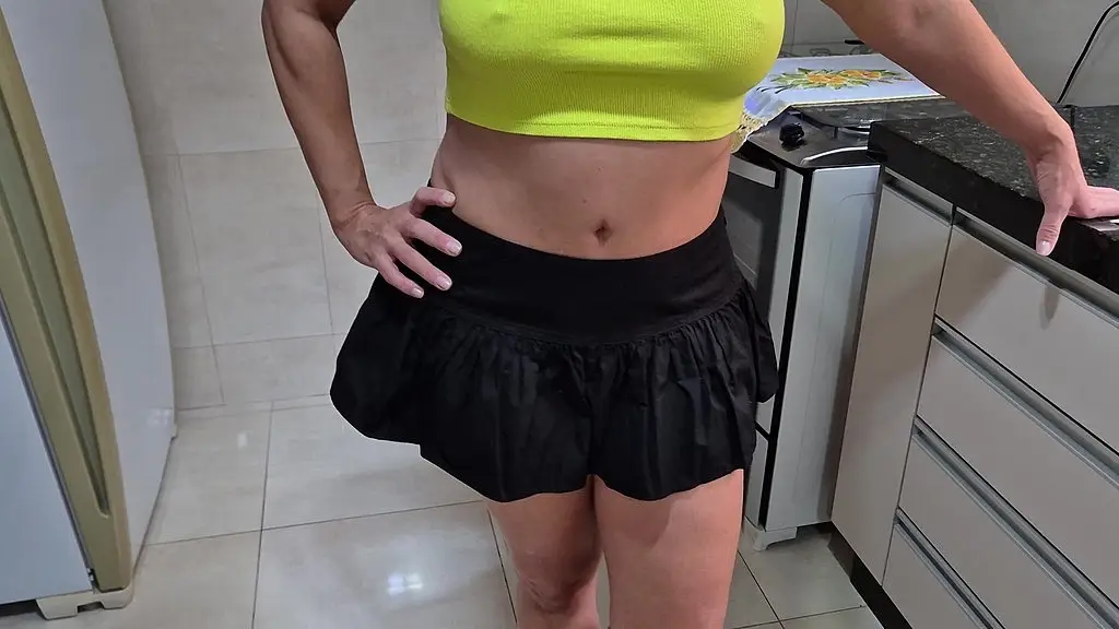 meu enteado me engravidou e quer se casar comigo! o safado me fodeu e gozou dentro... e agora, largo o pai dele e fico com ele?