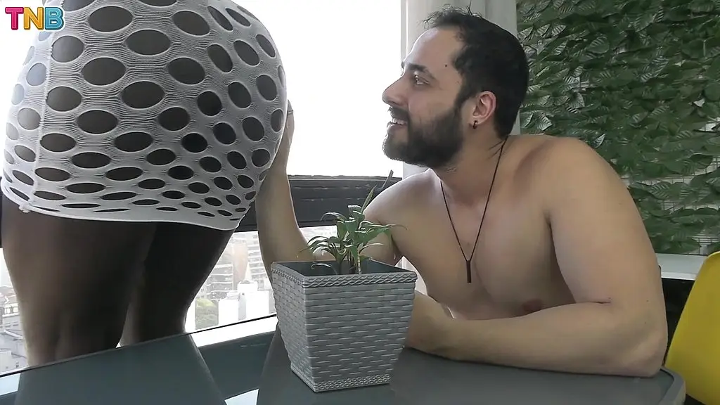 um trisal interracial com muito chocolate